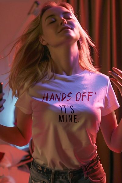 MODAGEN Λευκό μπλουζάκι Oversize - Crew Neck, Hand's Off Printed, Unisex