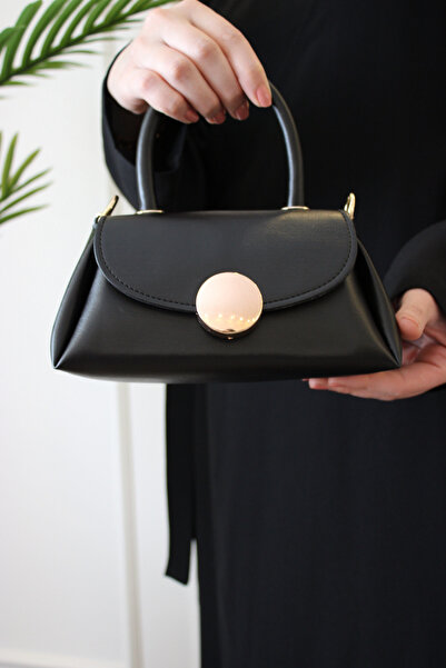 Black Women Soft Leather Hand and Shoulder Bag Chain Detailed Leather Cross Strap Daily and Evening Use