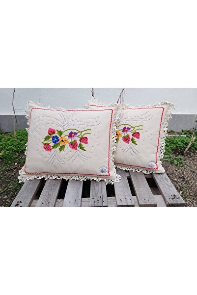 BEGÜLDAN KREM ETAMİN ÜZERİNE PEMBE ÇİLEK EL İŞLEMELİ EL DANTELLİ KIRMIZI SU T...