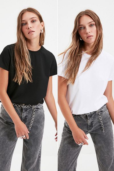 Trendyol Collection 2er-Pack Single-Jersey-Strick-T-Shirts aus 100 % Baumwolle – Rundhalsausschnitt, mehrfarbig TWOSS20TS0141