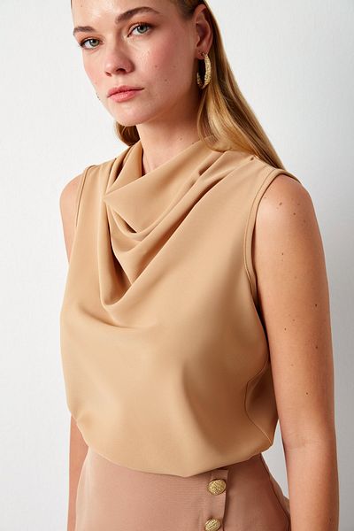 Sateen الجمل Degaje طوق بلا أكمام بلوزة