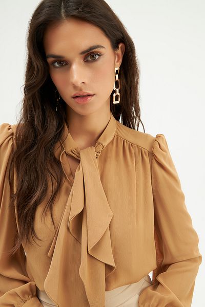 Sateen Bluză casual cu guler eșarfă - Camel
