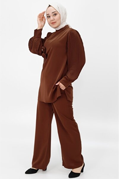 BYCOOLEST BUTİK JESSICA KUMAŞ KOLLARI PİLİSELİ VE BROŞLU İKİLİ TAKIM