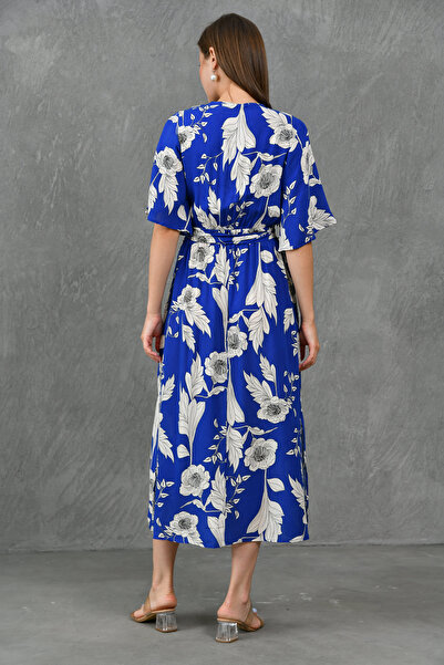 bayansepeti Μπλε φλοράλ στάμπα με διπλό στήθος και μίντι φόρεμα με ζώνη - κοντό μανίκι νυχτερίδα με ελαστική μέση 3469