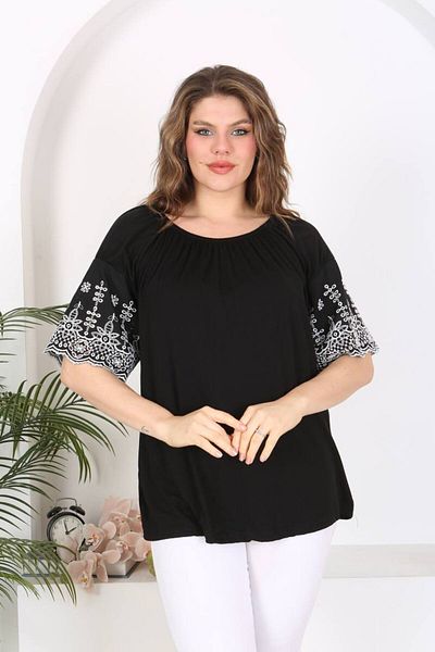 Butik Nilyam Μαύρη μπλούζα με κέντημα μεγάλου μεγέθους - 24101