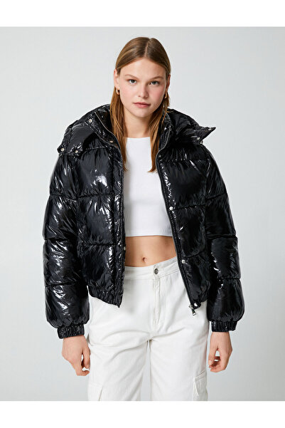 Koton Kurze Pufferjacke mit glänzender Kapuze und Reißverschluss