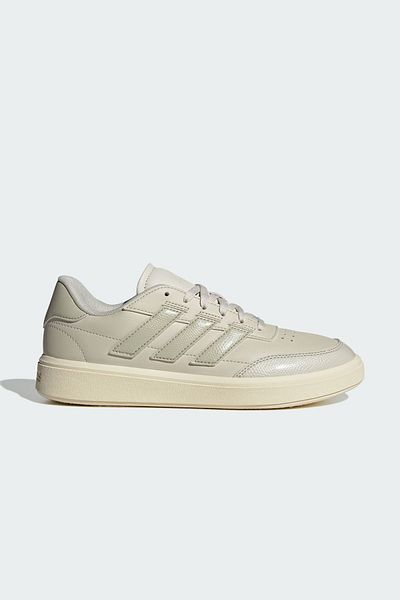 adidas حذاء تنس كورتبلوك للسيدات - تصميم مريح وأنيق