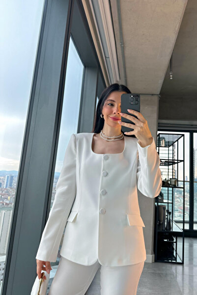 My Blog Prémium fehér körgallér kabát és nadrág szett