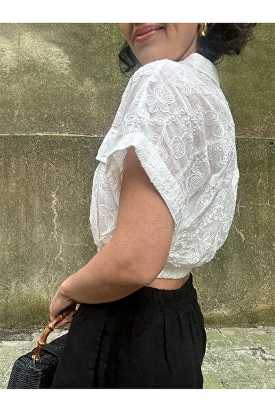 soBasic Біла кроп-блуза - комір сорочковий, низькі рукави, еластичний пояс