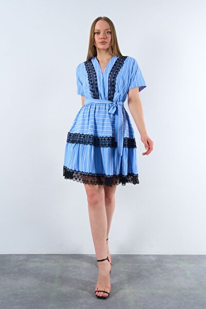 LOOSH Kadın Mavi V Yaka Dantel Detaylı Volanlı Tasarım Elbise