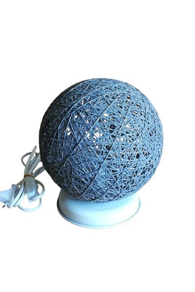TEKAY AYDINLATMA Gray jute rope knitted globe lampshade with white metal legs