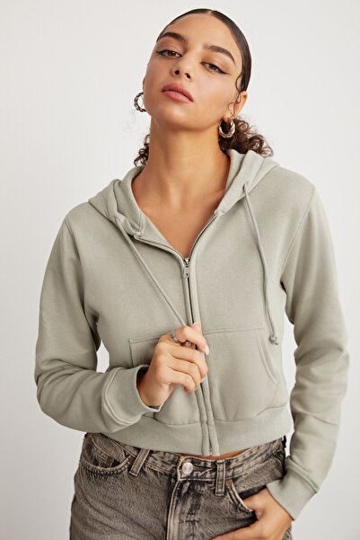 GRIMELANGE Zelená dámská Crop mikina Delia – 3 vlákna, kapuce na zip, uvolněný střih