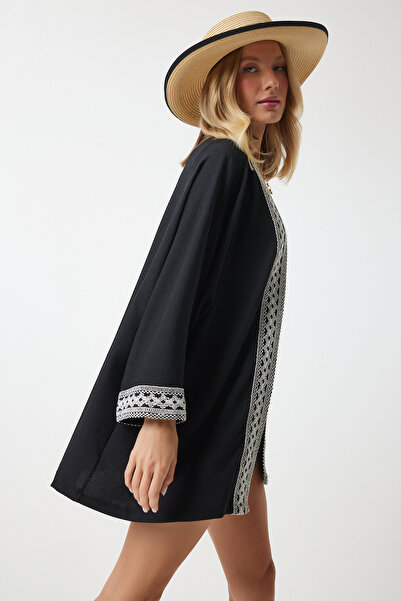 Happiness İstanbul Dámské černé vyšívané crinkle kimono DD01101