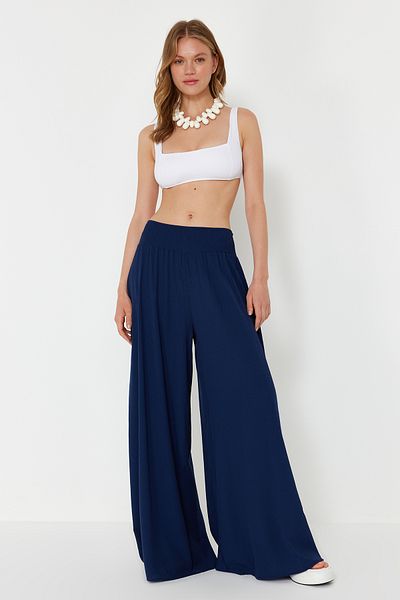 Trendyol Collection Marineblaue Hose mit gewebtem Gipe-Detail TBESS24PL00008