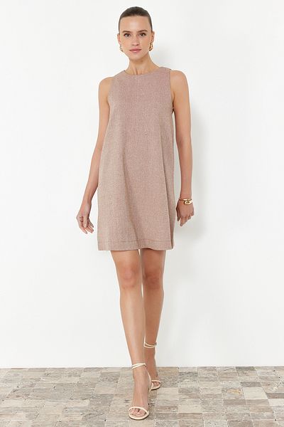 Trendyol Collection Braunes, weit geschnittenes, ärmelloses Mini-Gewebekleid in Leinenoptik TWOSS23EL01497