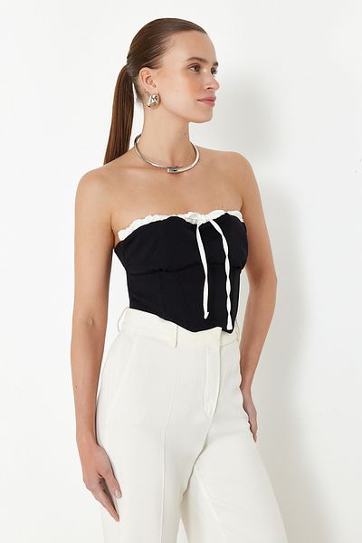 Trendyol Collection Μπλούζα με λεπτομέρεια στράπλες, με μαύρη κορδέλα TWOSS24BZ00607