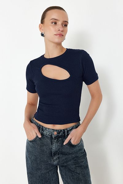 Trendyol Collection Μπλε Navy Cut Out Εφαρμοσμένο/Σώμα με λαιμόκοψη Crop με ραβδώσεις εύκαμπτη πλεκτή μπλούζα TWOSS22BZ0355