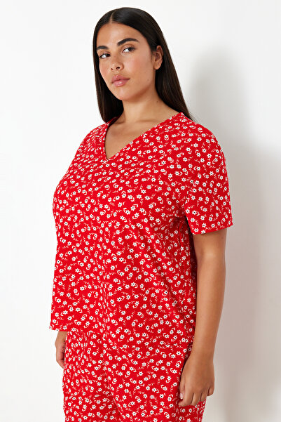 Trendyol Curve V-nyakú piros virágmintás kötött pizsama szett - TBBSS24AI00135