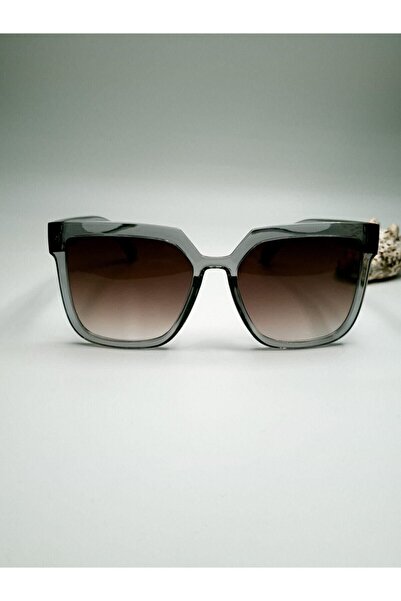 by.accessoriess نظارات شمسية نسائية بلون مدخن