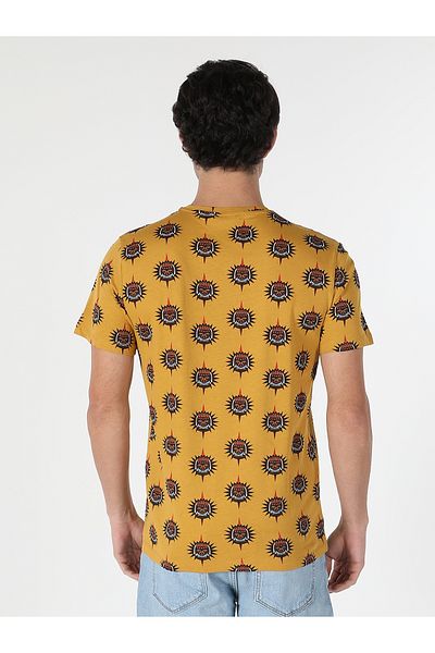 Colin's Tricou galben cu mânecă scurtă pentru bărbați, cu decolteu rotund, cu imprimeu Cl 1057686