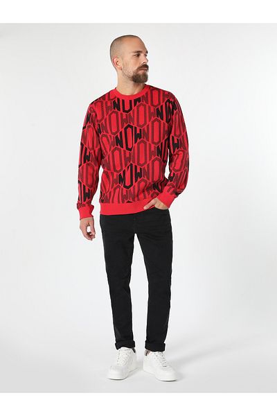 Colin's Men's Red Sweatshirt with Regular Fit Pattern Cl 1061575