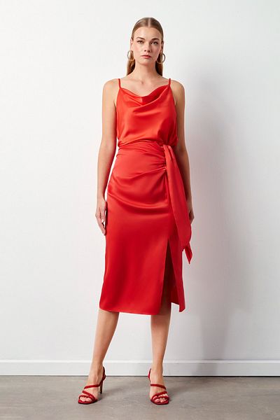 Sateen Fusta din satin legată de culoare coral