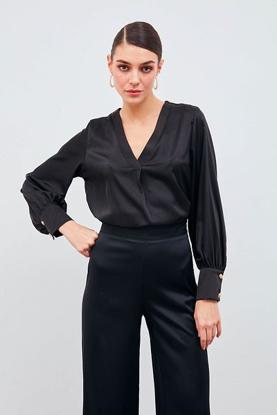 Sateen Bluză neagră cu decolteu în V din satin