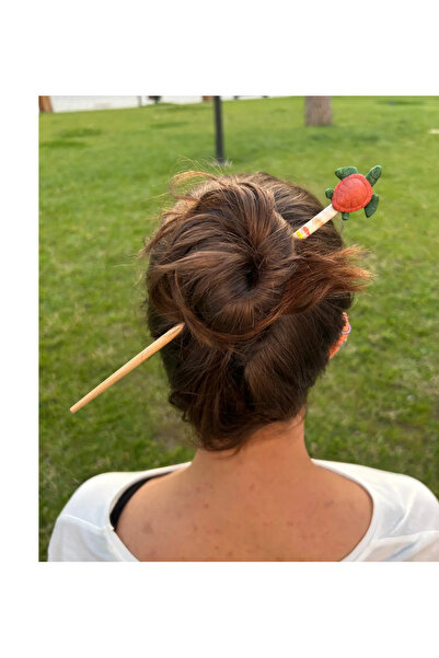 Atölye Myth مشبك شعر على شكل سلحفاة دوناتيلا مصنوع يدويًا باللون البني