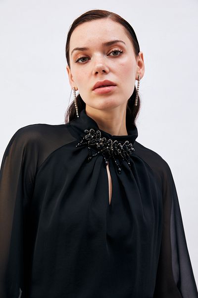 Sateen Collar Accessory Blouse - Black