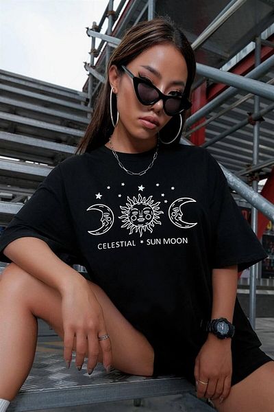 celestial sun moon Γυναικείο μπλουζάκι σε μαύρο Oversize Celestial Sun Moon printed - K2113