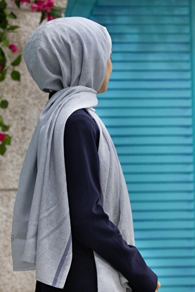 Vissona 57% ΜΕΤΑΞΙ 43% ΒΑΜΒΑΚΙ ΜΟΝΟΓΡΑΜΜΑ ΜΕ ΣΧΕΔΙΟ ΜΑΥΡΟ - ΓΚΡΙ ΣΑΛΙ 70X190