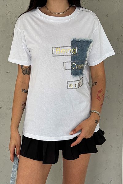 FEMELLE Imprimat cu folie albă - Tricou de damă din bumbac cu perle și detaliu de blugi