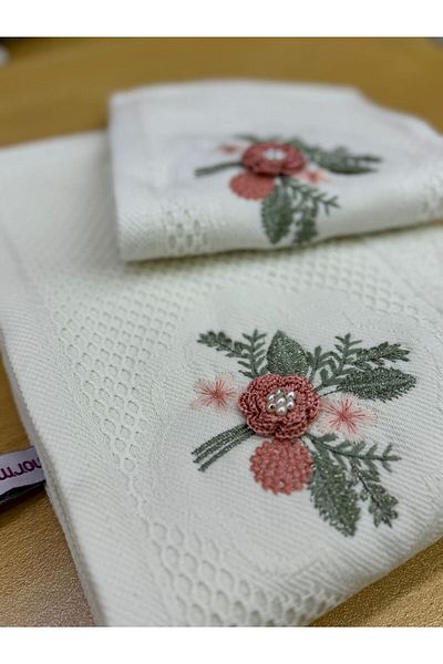 TUTUYA TEXTIL Βαμβακερή πετσέτα με 3D κεντημένο κορίτσι