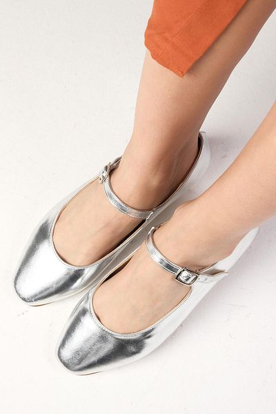 Mio Gusto Gillian Silberfarbene Damen-Ballerinas mit stumpfer Zehenpartie