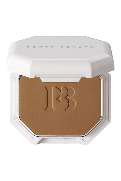 FENTY BEAUTY بودرة أساس ناعمة غير لامعة من برو فيلتير - كريم أساس 385 (9.1 جم)