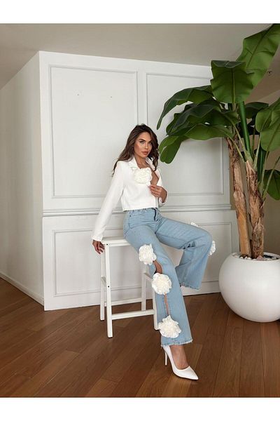 1Moda1Tarz White Mom Jeans - Denim Jeans with Side Slit and Rose Accessories