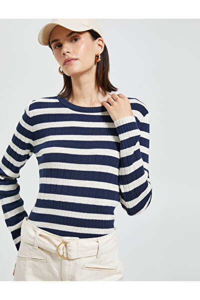 Koton Basic-Strickpullover mit langen Ärmeln und Rundhalsausschnitt aus Kaschmir mit Struktur