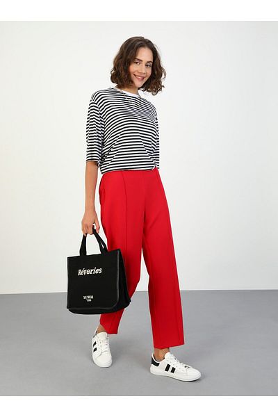 Benin Rote Benin-Hose mit Nahtdetails