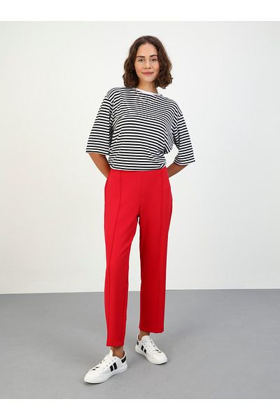 Benin Rote Benin-Hose mit Nahtdetails