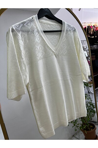 iconPARIS تي شيرت نسائي محبوك بأكمام قصيرة ورقبة على شكل حرف V