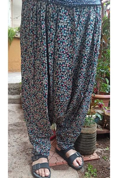 MEŞHUR ŞALVARCI PELİN Pantaloni largi de damă cu model, cu buzunare și talie elastică
