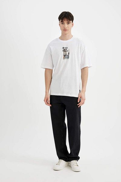 DeFacto Comfort Regular Fit Άνετη εφαρμογή με λαιμόκοψη πίσω με στάμπα κοντομάνικο μπλουζάκι C4086ax24sm