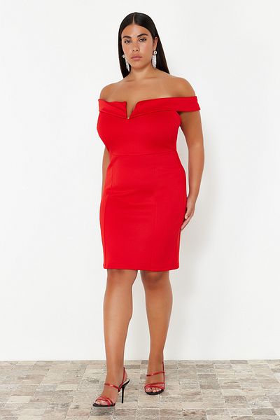 Trendyol Curve Rotes Scuba-Strickkleid in Übergröße - TBBSS24AH00087