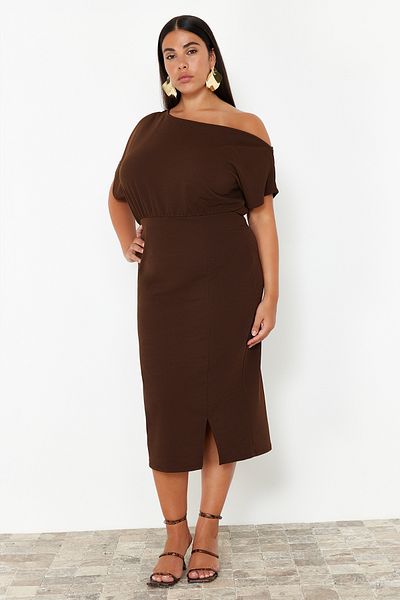 Trendyol Curve Braunes One-Shoulder-Midi-Strickkleid TBBSS24AH00083
