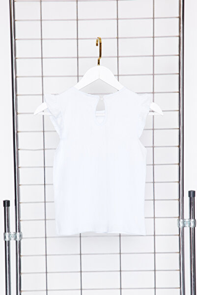 TRENDYOLKIDS Weißes Mädchen-T-Shirt mit Bandmuster und Rüschenärmeln aus Baumwolle mit kurzen Ärmeln TKDSS24TS00006