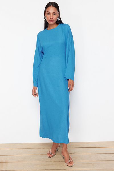 Trendyol Modest Strukturiertes blaues Strickkleid mit spanischen Ärmeln - TCTSS23EB00210