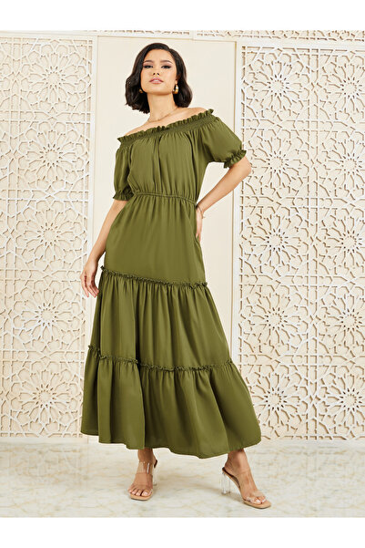 Styli فستان طويل بطبقات وكشكشة مكشوفة الكتفين