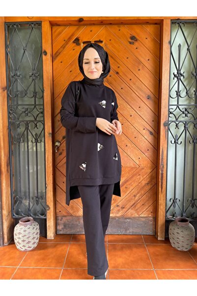 AYSUN AYDEMİR Μαύρη φόρμα χιτζάμπ σχεδίασης με λεπτομέρεια τρίγωνη παγιέτα