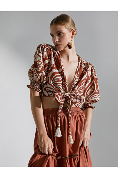 Koton Ethnisch bedruckte Crop-Bluse für Damen mit Bindedetail 3SAK60104EW