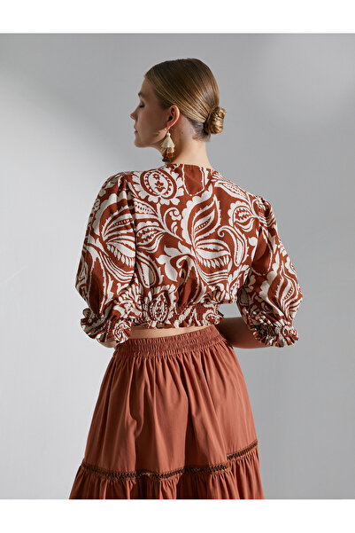 Koton Ethnisch bedruckte Crop-Bluse für Damen mit Bindedetail 3SAK60104EW